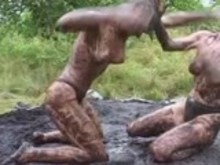 Muddy catfight