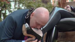 Foot worshipper