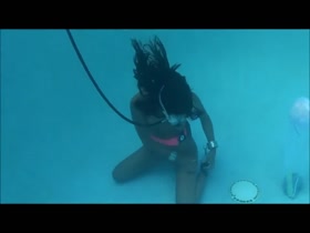 Selfbondage in the Pool