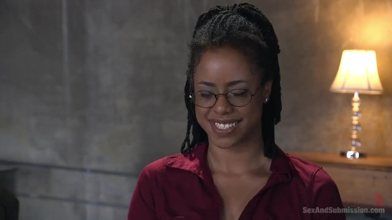Kira Noir in SaS