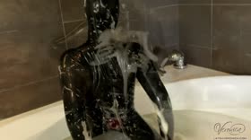 Bath in Latex