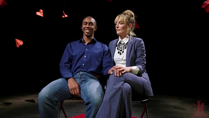 Mona Wales Dominates