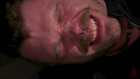 Delirious Hunter - Pegging