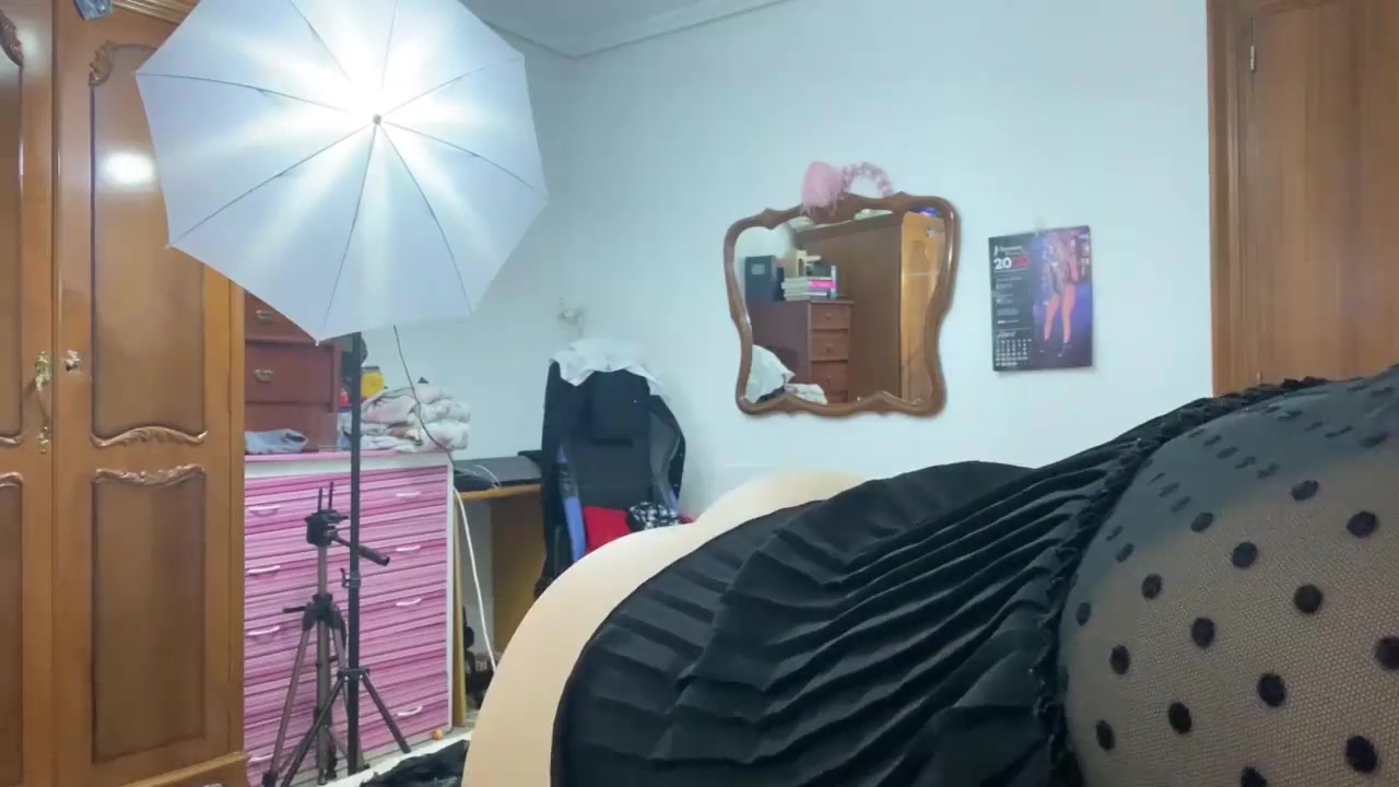 Una Buena Follada Con La Morena Tetona Para Meterle Todo El Semen Dentro Del Cono