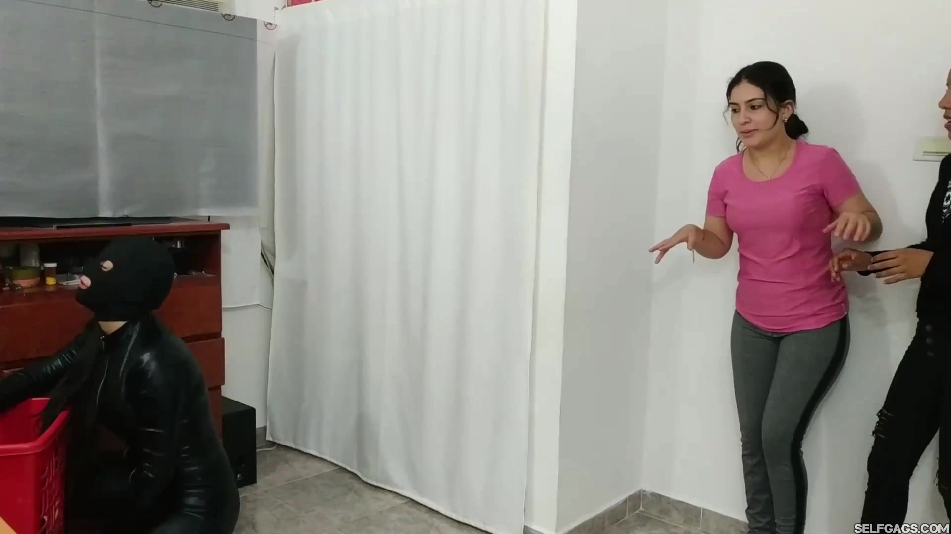 Lesbian 3some Footworshping