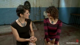 Bianca's Hairy Pussy SHAVED Live on Electrosluts!