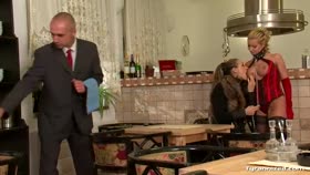 Waiter Endures Ass and Still No Tip!