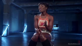Ana Foxxx Giggles When Shocked and Comes Hard on Electricity!