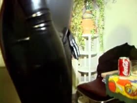 ProduktionsMasken und Knebel scene 1
