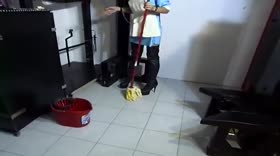 ProduktionsAu Pair Schlampen Scene 2