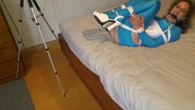 HD

Shiny Bound   Simone   Left Tied Up in Blue Spandex