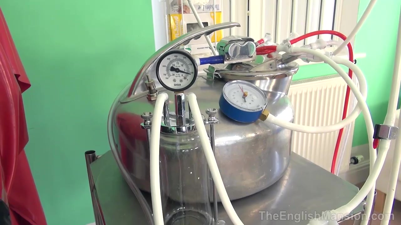 HD

TheEnglishMansion   Super Suction Suit