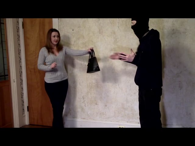 Robber ties up and robs Serene Isley